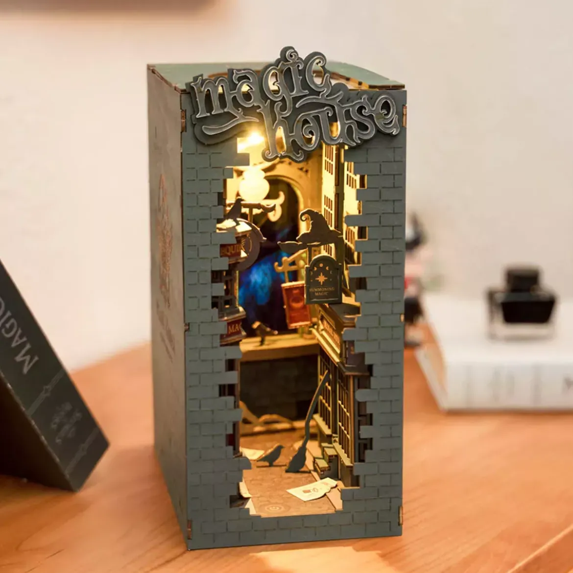 Book Nook Rolife - Magic House - 216 Pièces